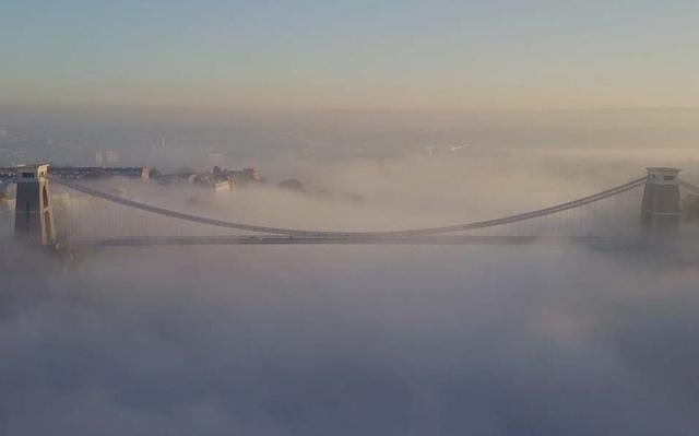 重庆哪年突然大雾了啊