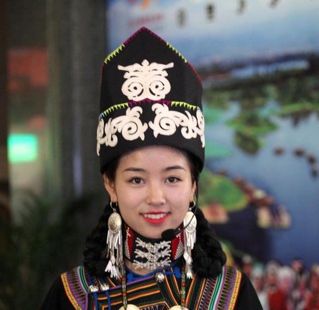 实拍来自四川大凉山的彝族美女(图)|彝族|美女|展览|航天城|州府_新浪新闻
