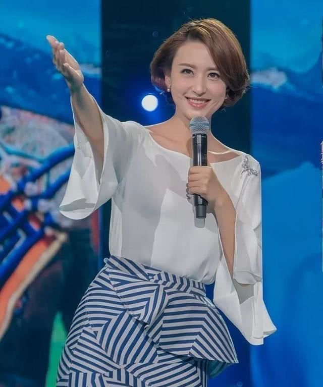 被称为“央视女主持第一人”的张蕾是怎么走到今天的?|央视|张蕾|第一人|中央电视台|主持人_新浪新闻
