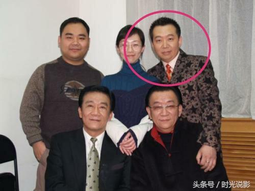 侯军全家照,拜师师胜杰却改行,一度被传与父亲侯耀华关系破裂|侯耀华|侯军|侯耀文|师胜杰|相声_新浪新闻
