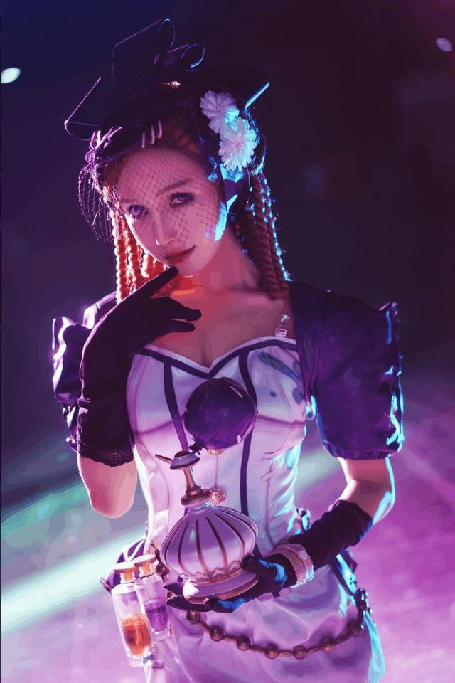 第五人格真人调香师cos小姐姐这个部位我给打满分