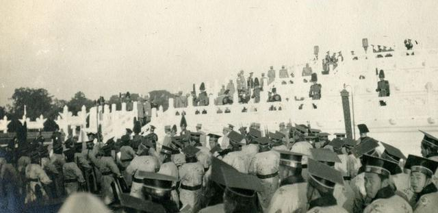 珍贵老照片: 1913年, 袁世凯祭天大典影像|天坛|大总统|仪仗|使节|合影_新浪新闻