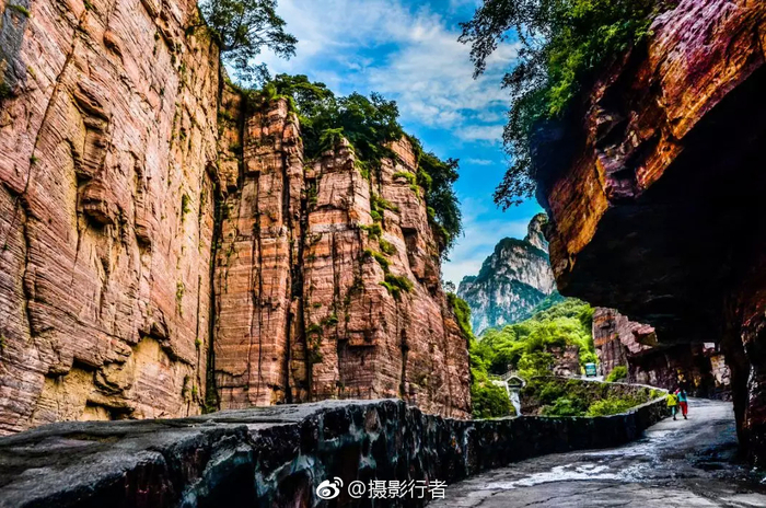 中国最美公路之挂壁公路