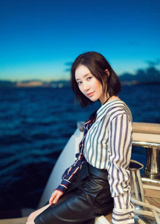 舒畅和胡静有多像,6张照片中混入1张胡静的照片,你能找出来吗