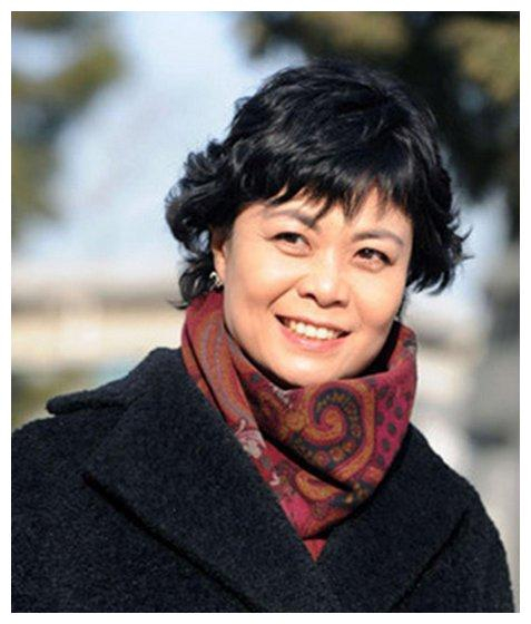 中国近代史上十大女作家？萧红第二、琼瑶第十，谁第一？|琼瑶|萧红|女作家|近代史|张爱玲_新浪新闻