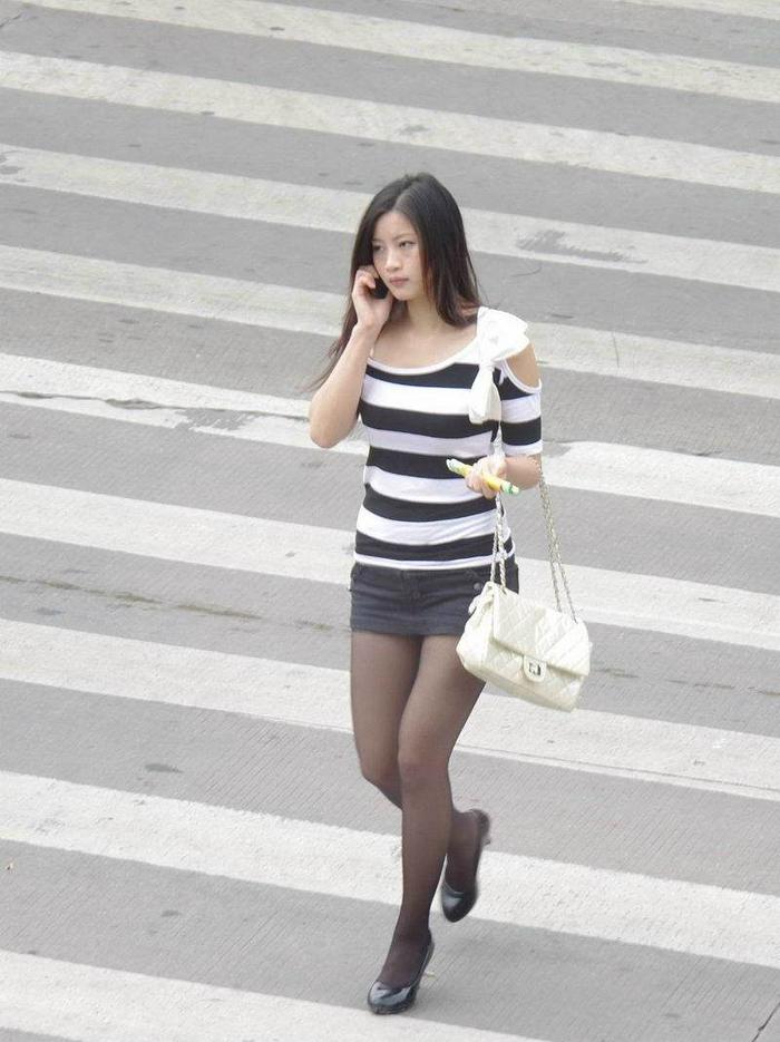 街拍　小妹 街拍美女，图1萌新小妹，图2身材丰腴，图5让人艳