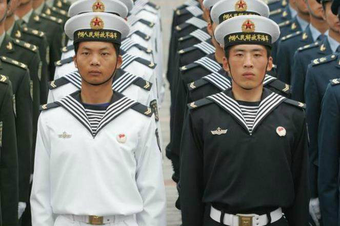 中国海军军装为什么会有两种颜色|军装|中国海军|海军|藏青色|白色_新浪新闻