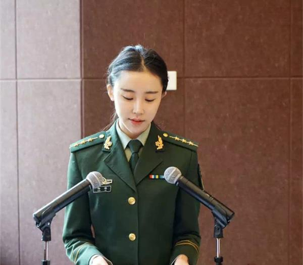 杨琳:上尉军衔“女狙击手”,是武警特战队员,颜值与实力均在线