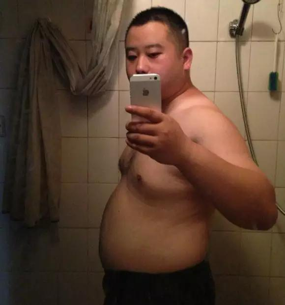 鲔鱼即金枪鱼，鱼体呈纺锤型。