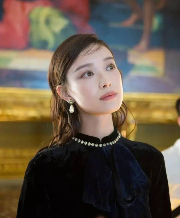 网红晚晚发近照, 大家又因为口红吵起来? 网友: 总觉得怪怪的