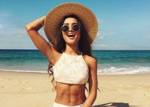 3）当你做卷腹运动时，一定要仰望天花板而不是膝盖。