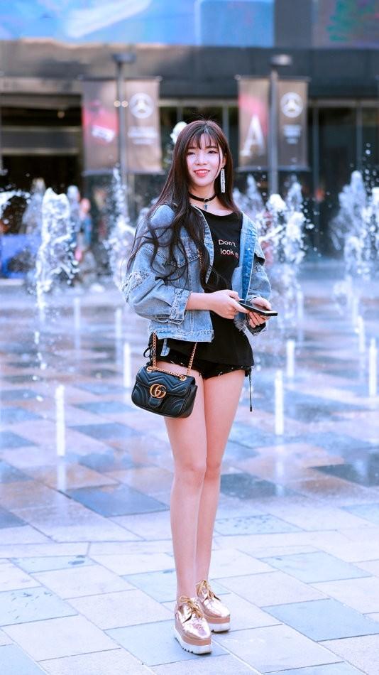 穿行风沙，，，，，，沉入佛光与壁画的千年回响