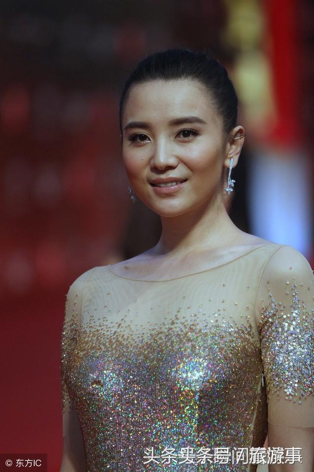 宋佳性感长裙亮相红毯,网友:红毯从没让人失望过