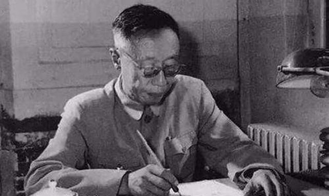 溥仪晚年回故宫, 坐龙椅拒绝拍照, 感慨说了几个字
