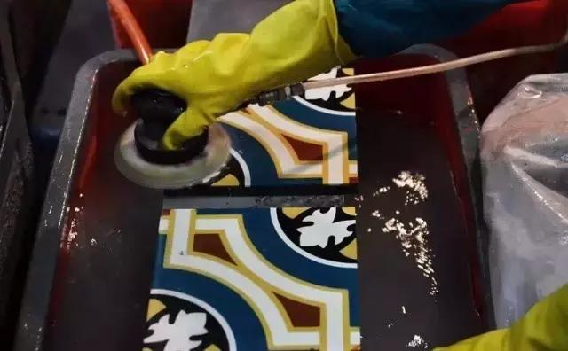 “古法花砖”的工艺,赋予水泥新的生命