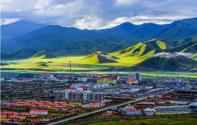暑假新疆旅游,新疆4个旅游地,乌鲁木齐天山大峡谷,博斯腾湖|_新浪新闻