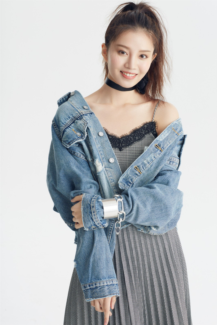 丁可泡沫之夏开播欧美范儿气质写真吸睛