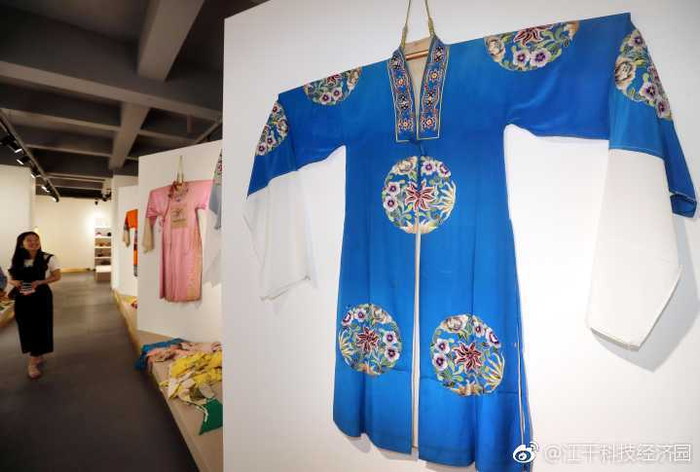 “戏痴”建成戏服博物馆,坐落在江干|博物馆|戏服|王胜红|南宫秀|新禾_新浪新闻