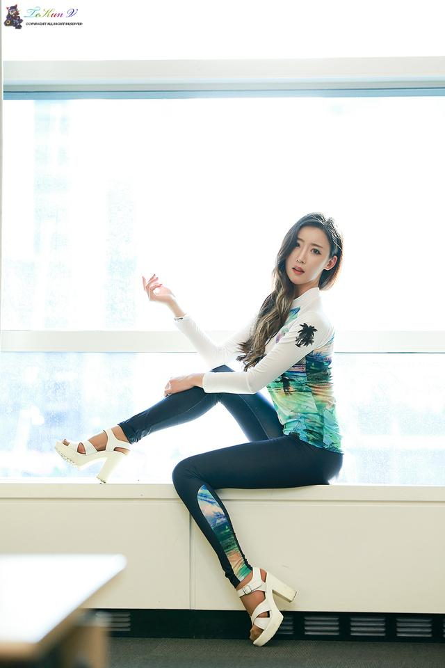 美女车模韩莉娜性感翘臀写真女人味十足