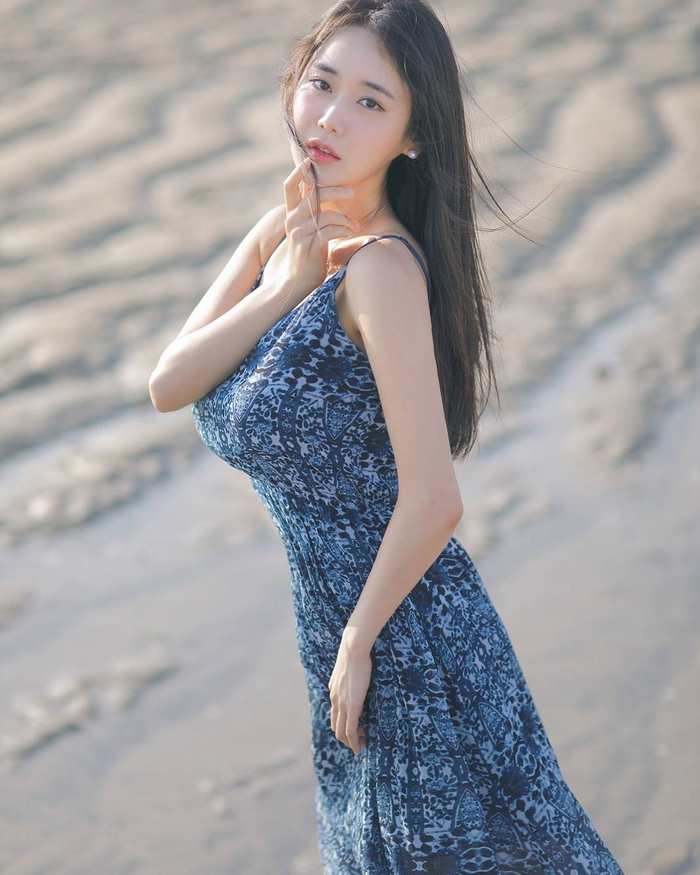 美女一袭长裙,展示高挑性感好身材,散发出青春活力气息!|性感|美女|着迷_新浪新闻