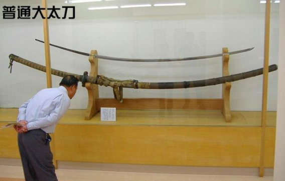 日本古代有种巨型刀叫做大太刀,很难想象有日本人能拿起这种刀