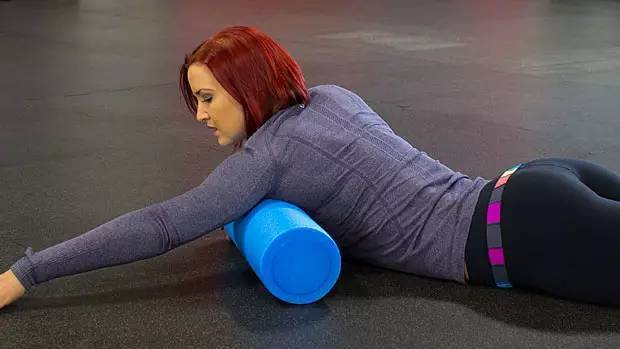 动作如图，建议每侧做10-15次即可。