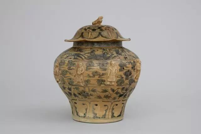 全球关注!松兰堡那里的街道有站姐吗?实地探寻追星文化现象与现场观察