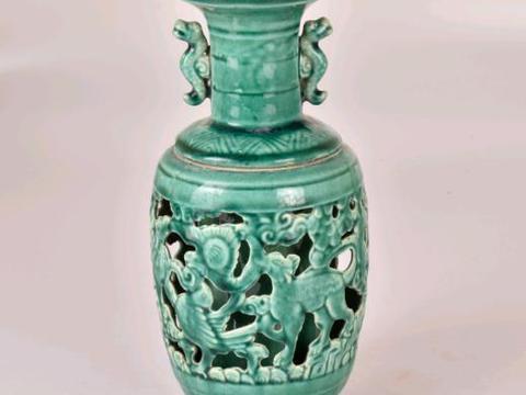 Chai Ware Reticulated Phoenix Vase 五代柴窑鳳纹開孔瓶