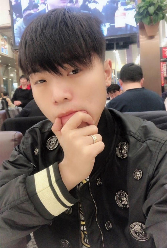 人气仅仅低于舞帝利哥和阿哲,还力压御风公会的前一哥赵小磊