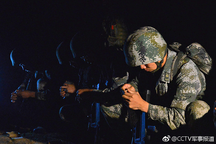 大片来袭！陆军侦察兵开启高能模式，炫酷指数爆表