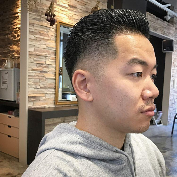 大背头的发型会让你变得更帅气,也显得很成熟背头和油头都是受商务