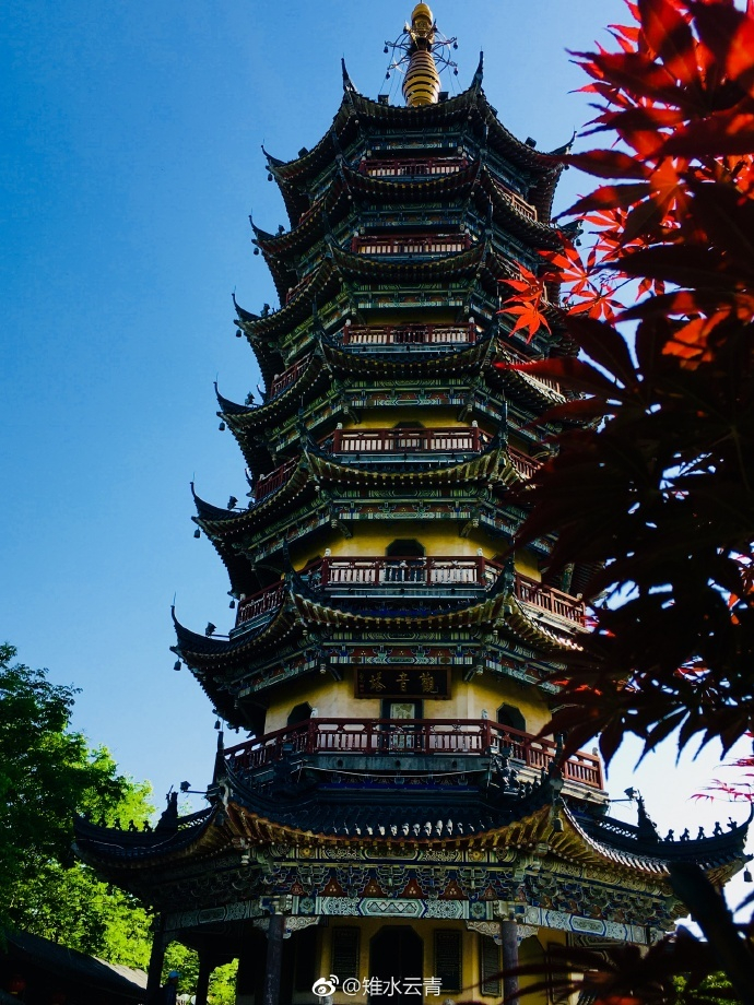 “如皋蓝”下，庄严秀丽的定慧寺佛塔！[太开心]