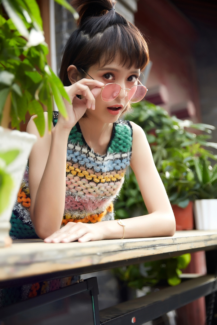 正在江苏卫视,北京卫视热播中,看我们肖娘娘化身民国白富美洪凤鸣