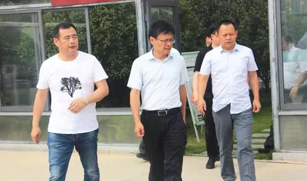 五莲县县委副书记袁利强陪同青岛客商莅临绿丰农业调研指导工作
