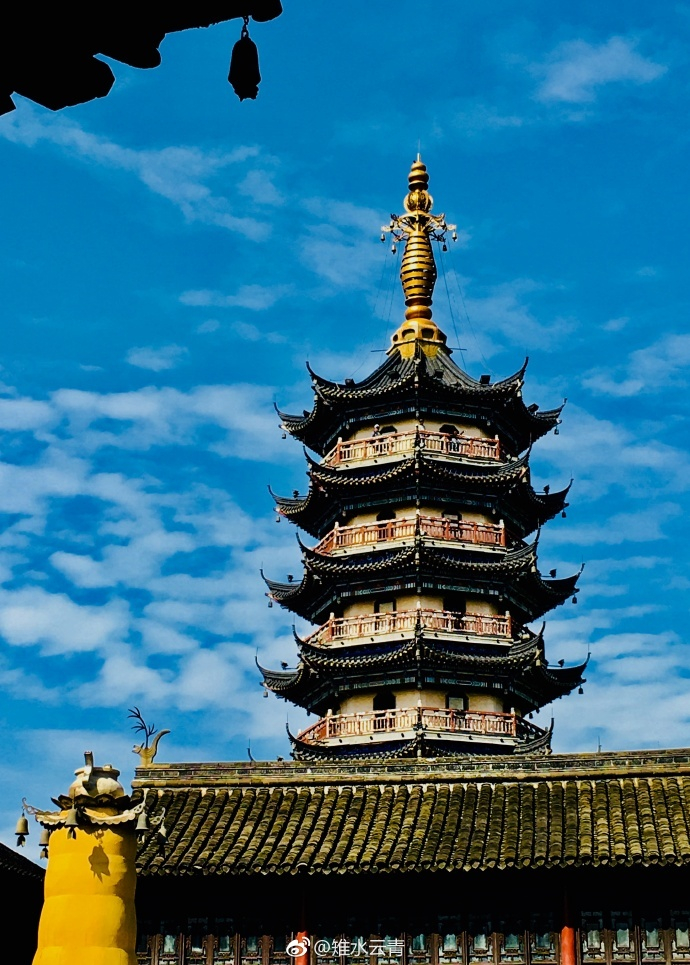 “如皋蓝”下，庄严秀丽的定慧寺佛塔！[太开心]