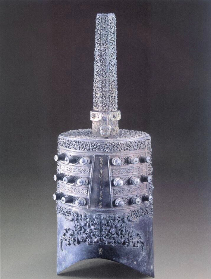 青铜钟,中国古代打击乐器。最有名的为曾侯乙墓出土的编钟_新浪新闻