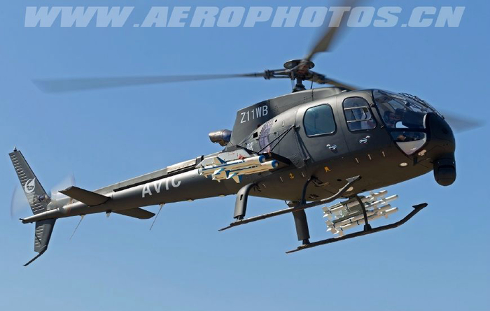国产直,11wb轻型武装直升机飞行展示犹如精灵舞空
