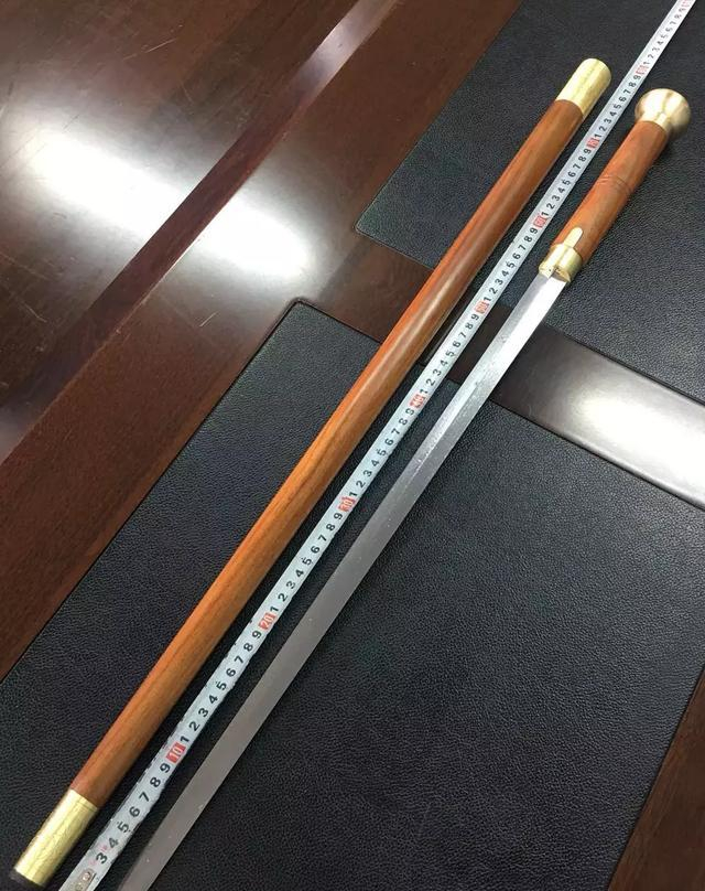 从汉代流传至今的伪装型冷兵器,造型简单,出鞘的一刹那太霸气!_新浪新闻