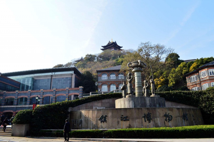 数千年来,镇江蕴藏着丰富的文化,古代的南徐州便是今日的镇江.