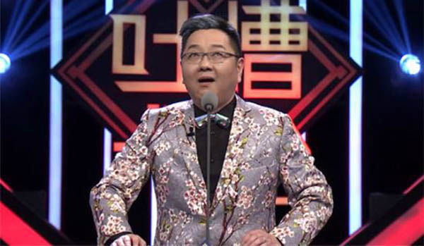 45岁张绍刚近照曝光:妻子背景很强大,儿子长得跟他一模一样