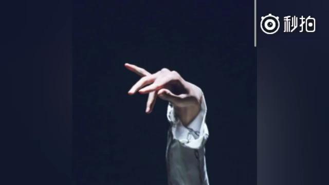 易烊千玺 兰花指了解一下？因为这是一只相当优秀的爪，所以兰花指c位出道！ ​