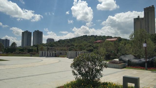 免費的玻璃吊橋等你來走——貴陽東林公園搶先看|東林寺|吊橋|東林