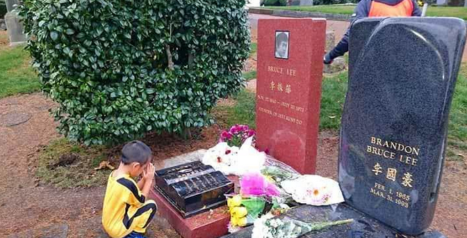 李小龙的逝世周年纪念日也会去参加，追忆李小龙的事迹，学习李小龙的精神：