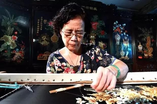 岭南粤色丨 潮绣,方寸之间的绮梦,针笔线墨绣出广东故事|潮绣|绒线|潮州|刺绣|双面垫_新浪新闻