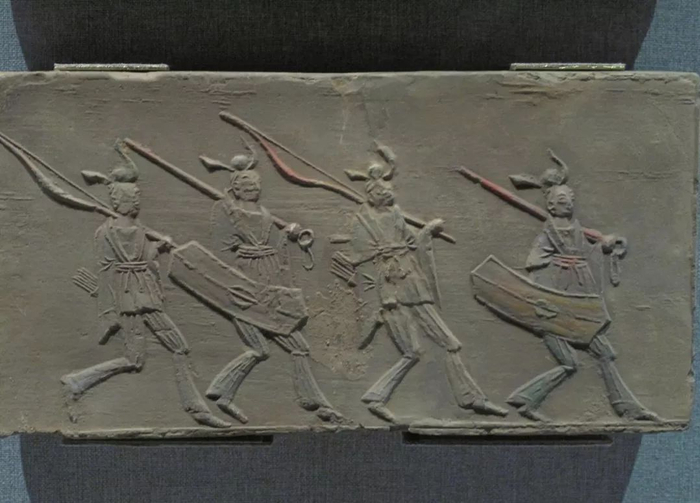 中国古代军队也流行过大盾标枪?魏晋南北朝到唐宋的盾牌鉴赏