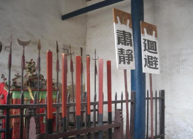 含涵历史:古代衙门审案时,衙役们拿的那根“棒子”是什么|衙役|棍子|衙门|犯人|棒子_新浪新闻