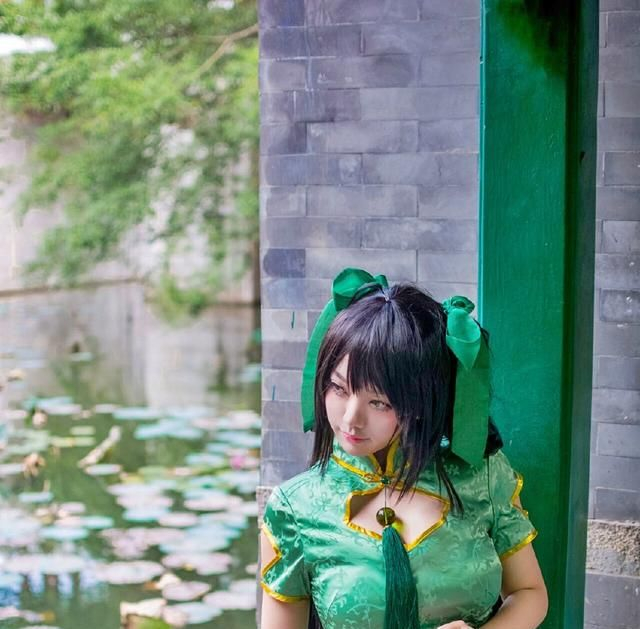 王者荣耀：微胖女神COS孙尚香，网友：穿高跟鞋也能翻滚五杀吗|孙尚香|小姐姐|大小姐_新浪新闻
