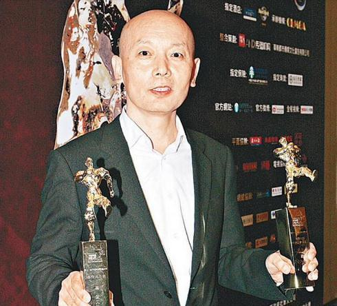 同样是金马奖影帝, 一位从吉普换到宾利, 一位座驾仅一辆_新浪新闻