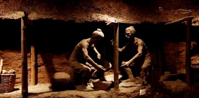 考古发现13件巨大铜斧，古代冶炼技术领先世界水平2500年_新浪新闻