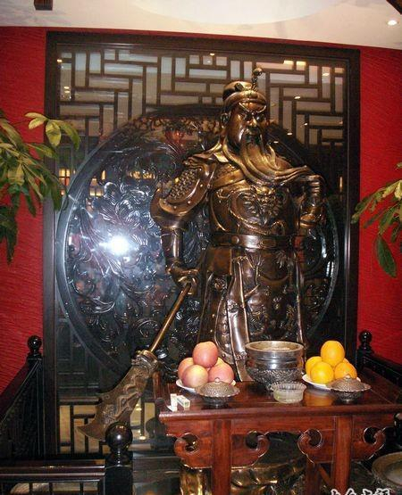 从古至今,江湖兄弟,为何只拜关二爷,原来因为关二爷他|关二爷|张飞|关羽|义气|结拜_新浪新闻